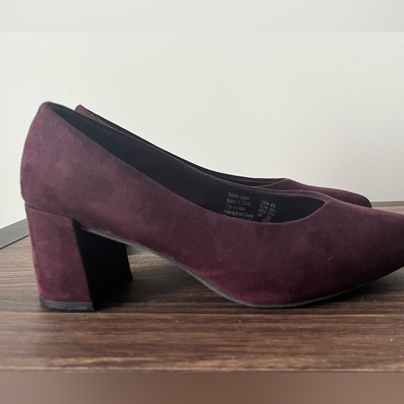 Heels - Picture 2 of 5